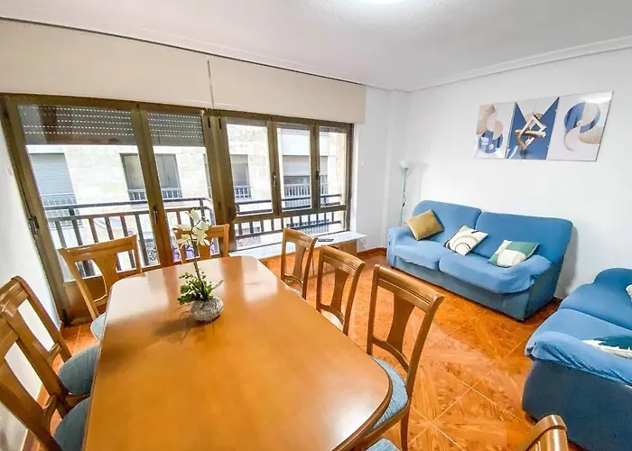 Residencial Leyra, Piso Centrico De 6 Habitaciones, 8 Camas