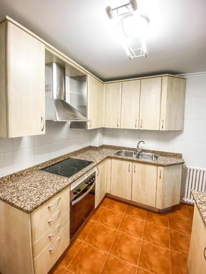 Apartament Residencial Leyra, Piso Centrico De 6 Habitaciones, 8 Camas